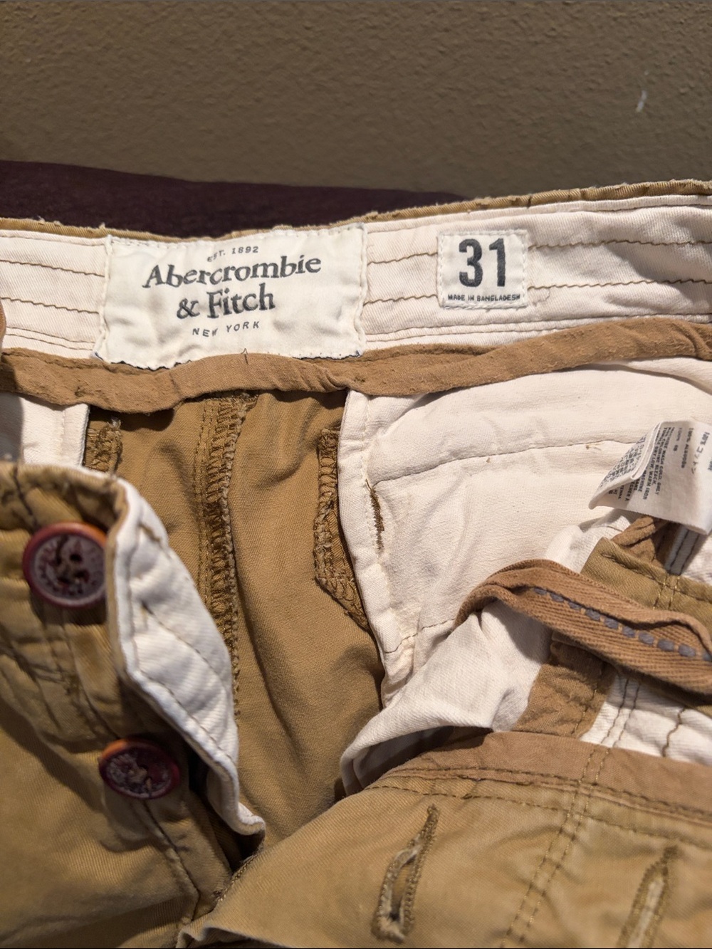 Abercrombie & Fitch Men's Khaki Cargo Shorts - Picture 2 of 3